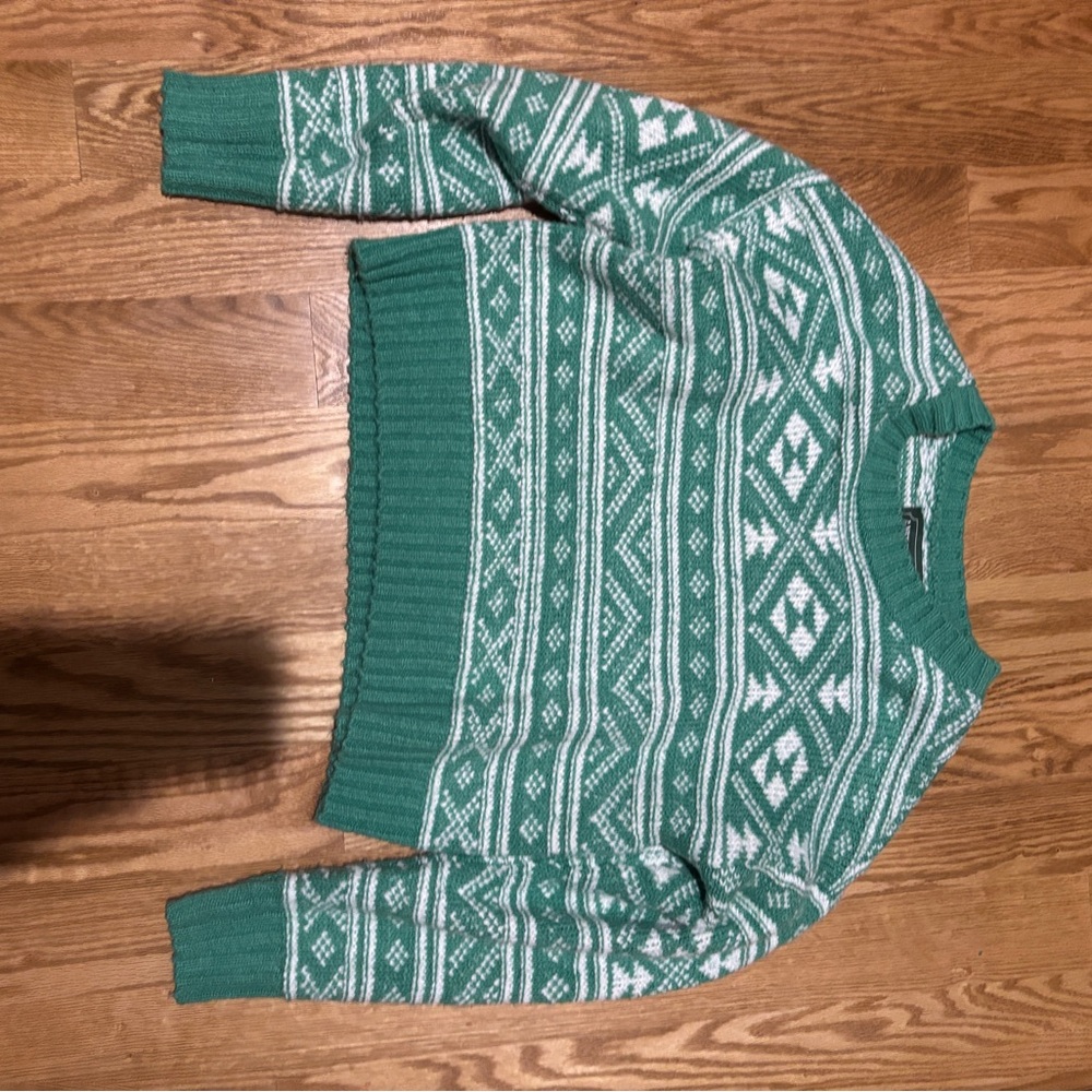 American eagle white and green sweater